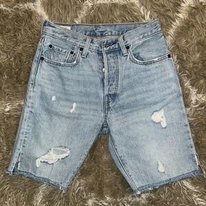 Levi’s 501 mid thigh shorts